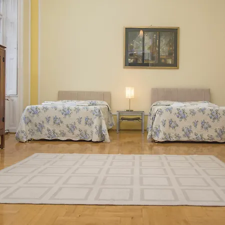 Budapestapartments.holiday * Boedapest
